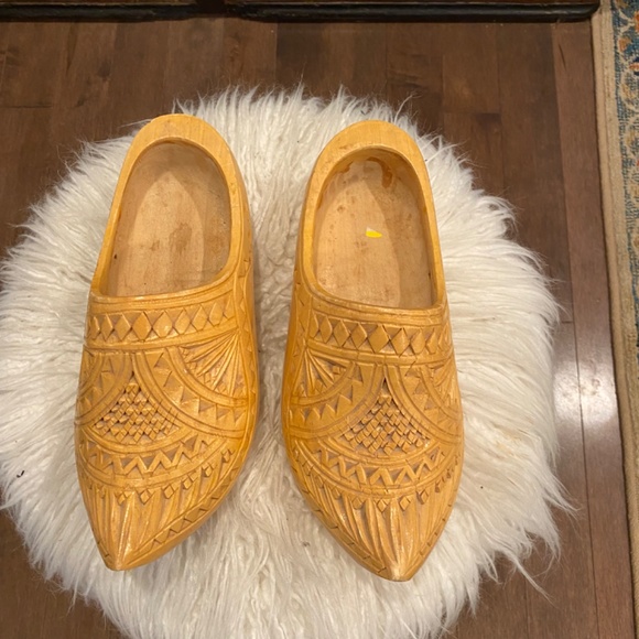 Size M Wooden carved Dutch clogs - Picture 2 of 7